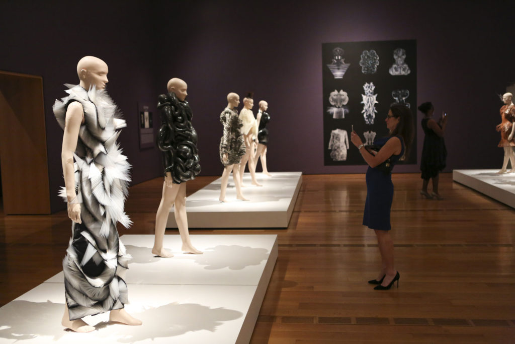 Iris Van Herpen, "Transforming Fashion", Gallery view (photo: CatMax Photography)